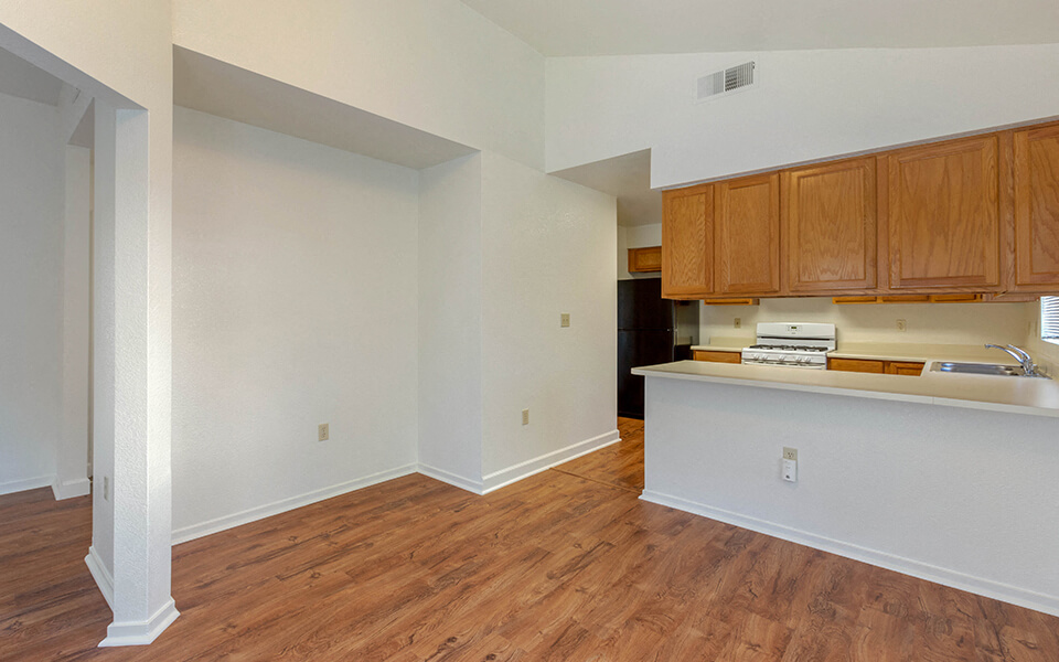 March Landing 1001 2x1 Dining Room