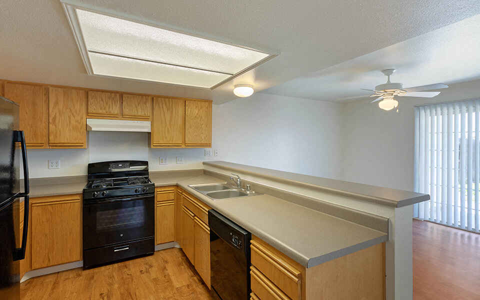 McCellan Corridor 1484 3x2.5 Kitchen