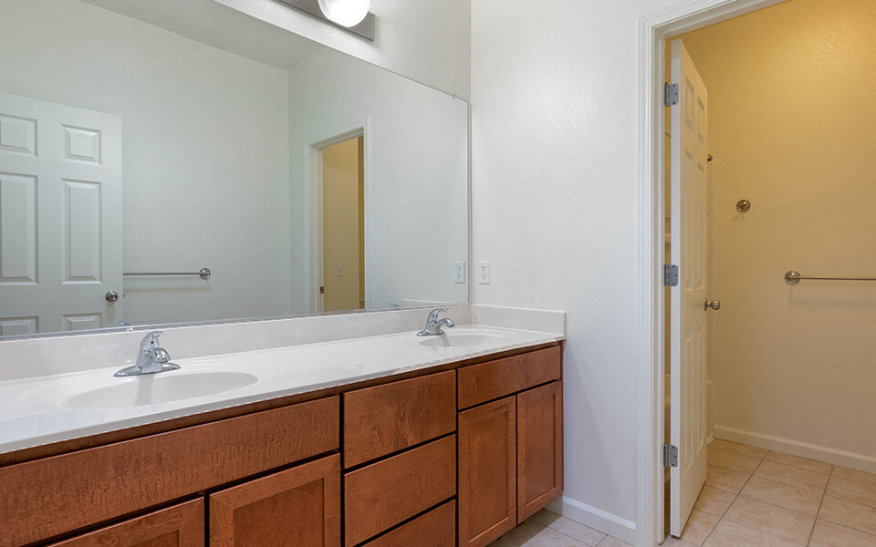 Norton Heights 1631 3x2.5 Bathroom