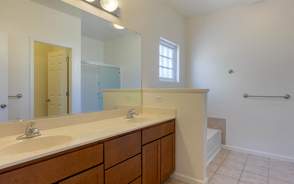 Norton Heights 1631 3x2.5 Bathroom