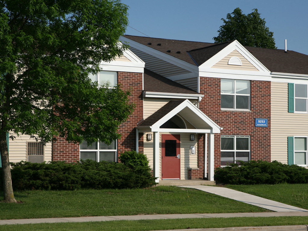 Glenbrook Apartments 9151 North Jadam Lane Milwaukee Wi Rentcafe