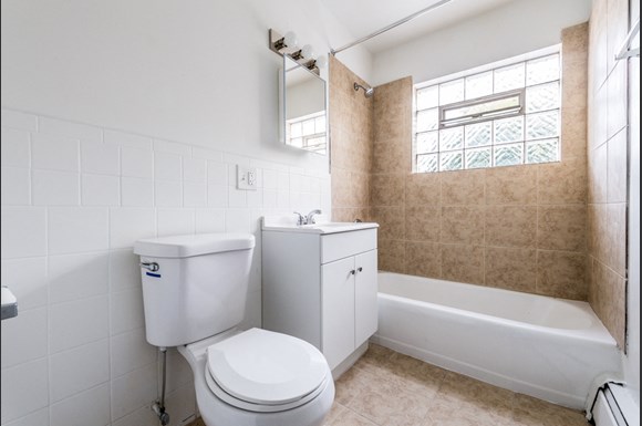 South Chicago Apartments for rent | 2710 E 83rd Bathroom