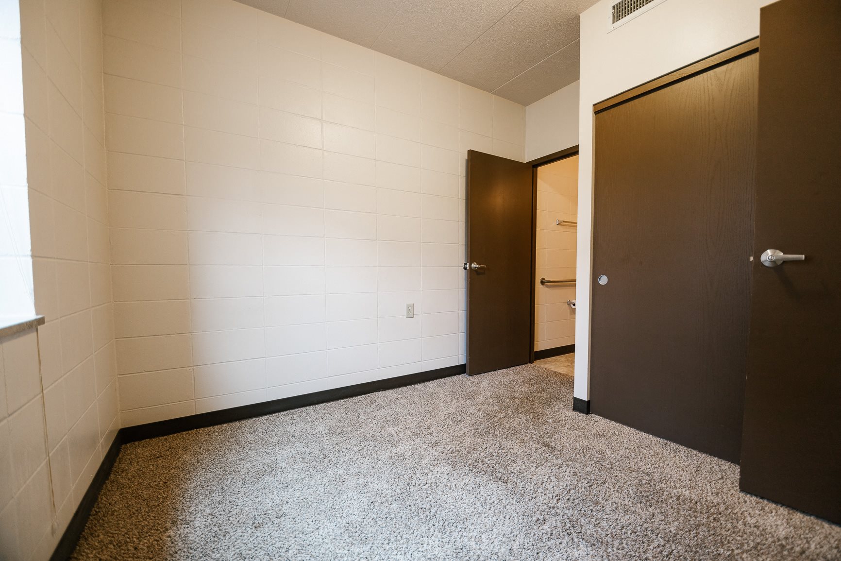 Photos and Video of Meadowlawn Plaza Apartments in Mitchell, SD