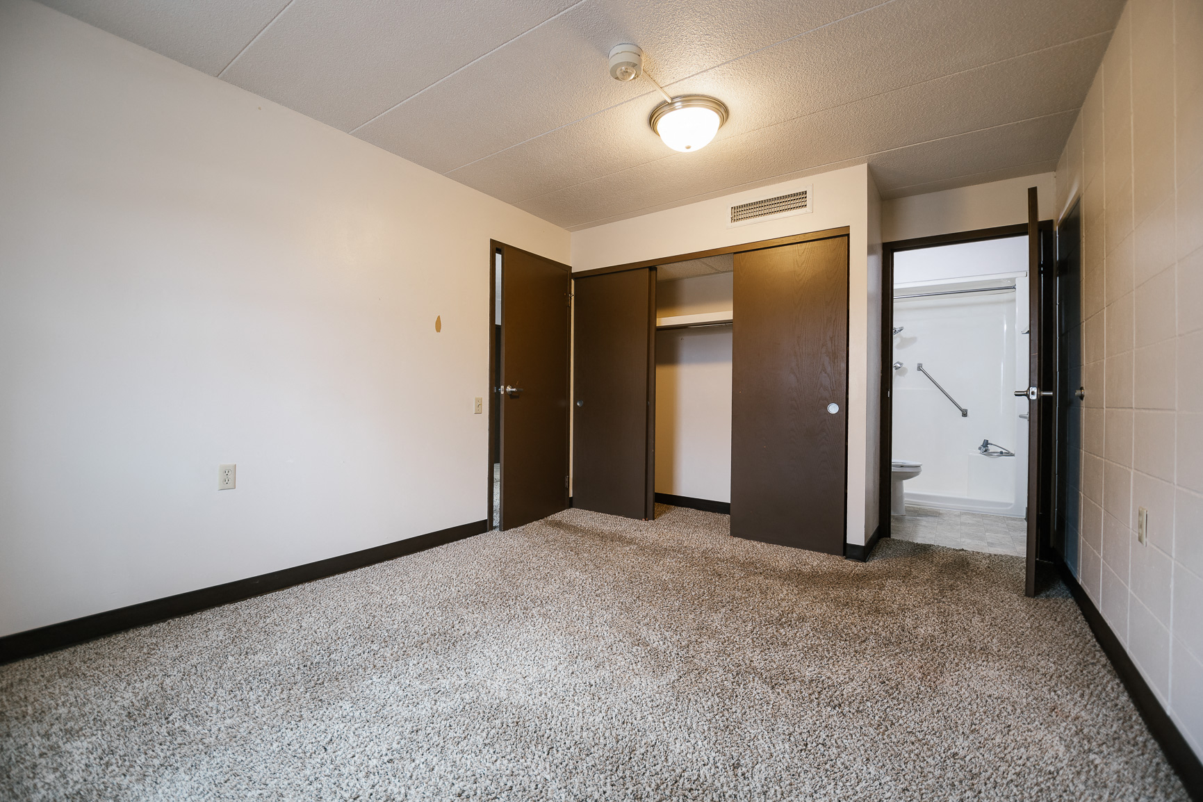 Photos and Video of Meadowlawn Plaza Apartments in Mitchell, SD