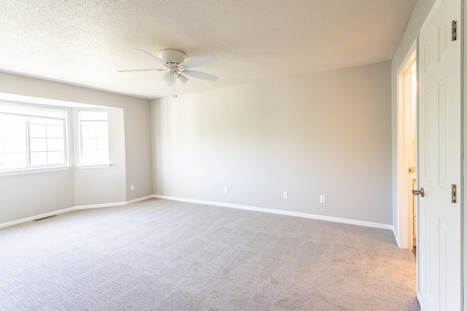 Photos and Video of Royal Oak Apartments in Sioux Falls, SD