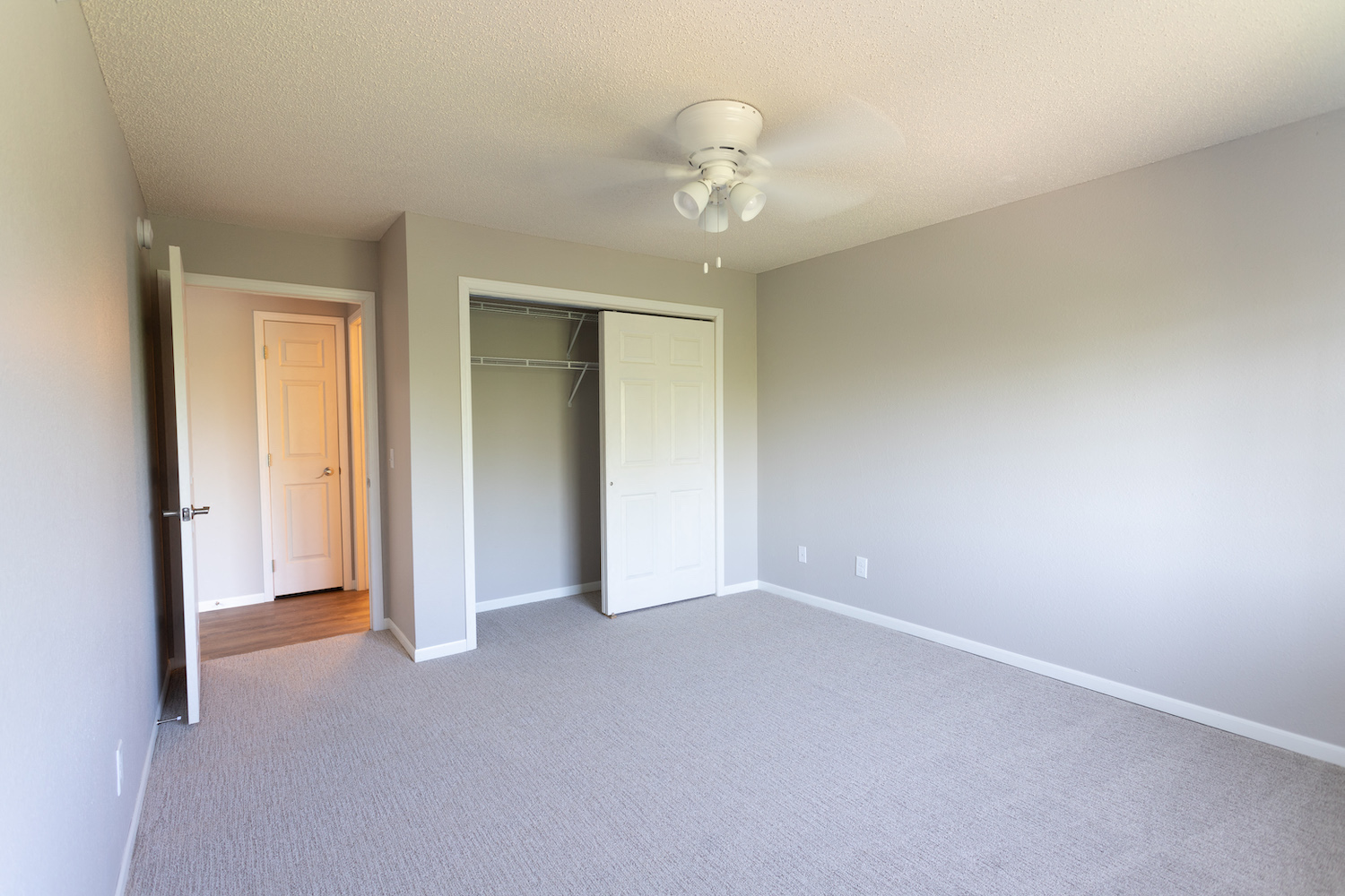 Photos and Video of Royal Oak Apartments in Sioux Falls, SD