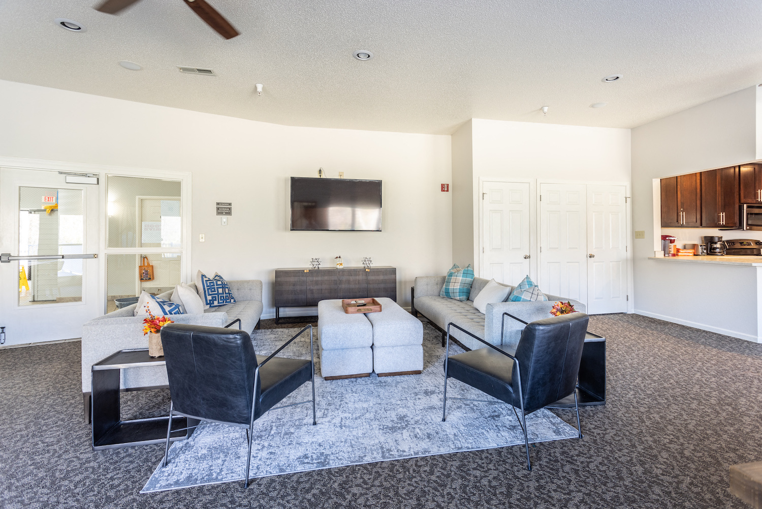 Photos and Video of Royal Oak Apartments in Sioux Falls, SD