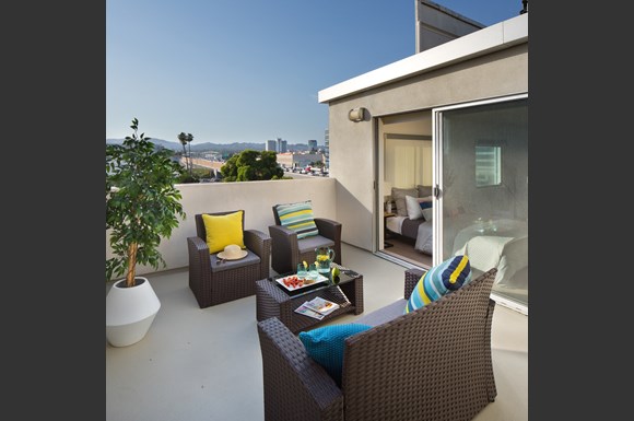 West-Los-Angeles-Luxury-Apartment-1759-Beloit-Loft-private-Balcony