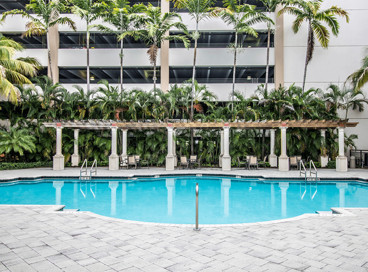 Vizcaya Lakes apartments swimming pool in Boynton Beach, Florida