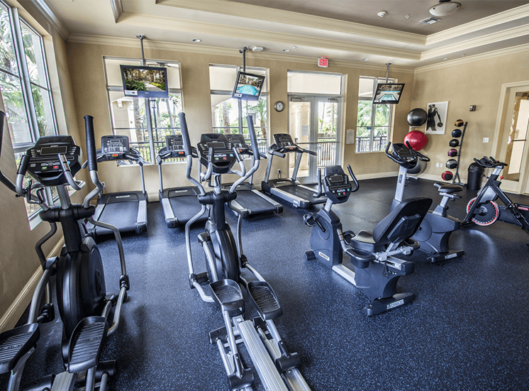 Vizcaya Lakes apartments fitness center in Boynton Beach, Florida