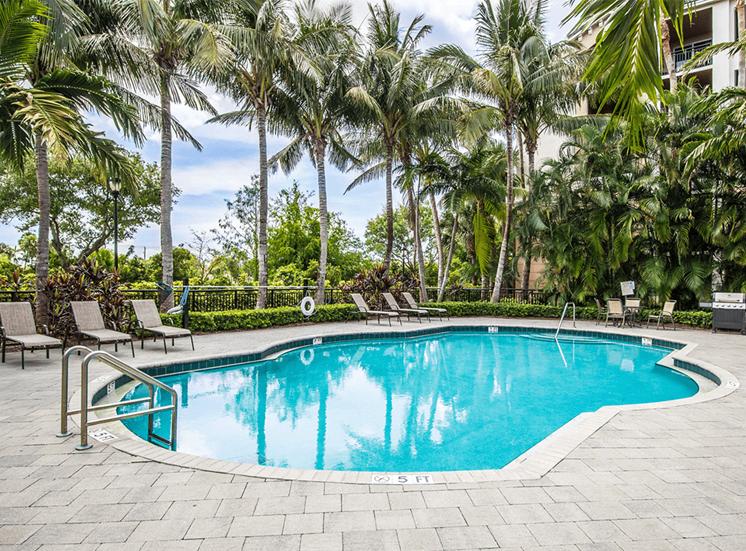 Vizcaya Lakes apartments swimming pool in Boynton Beach, Florida