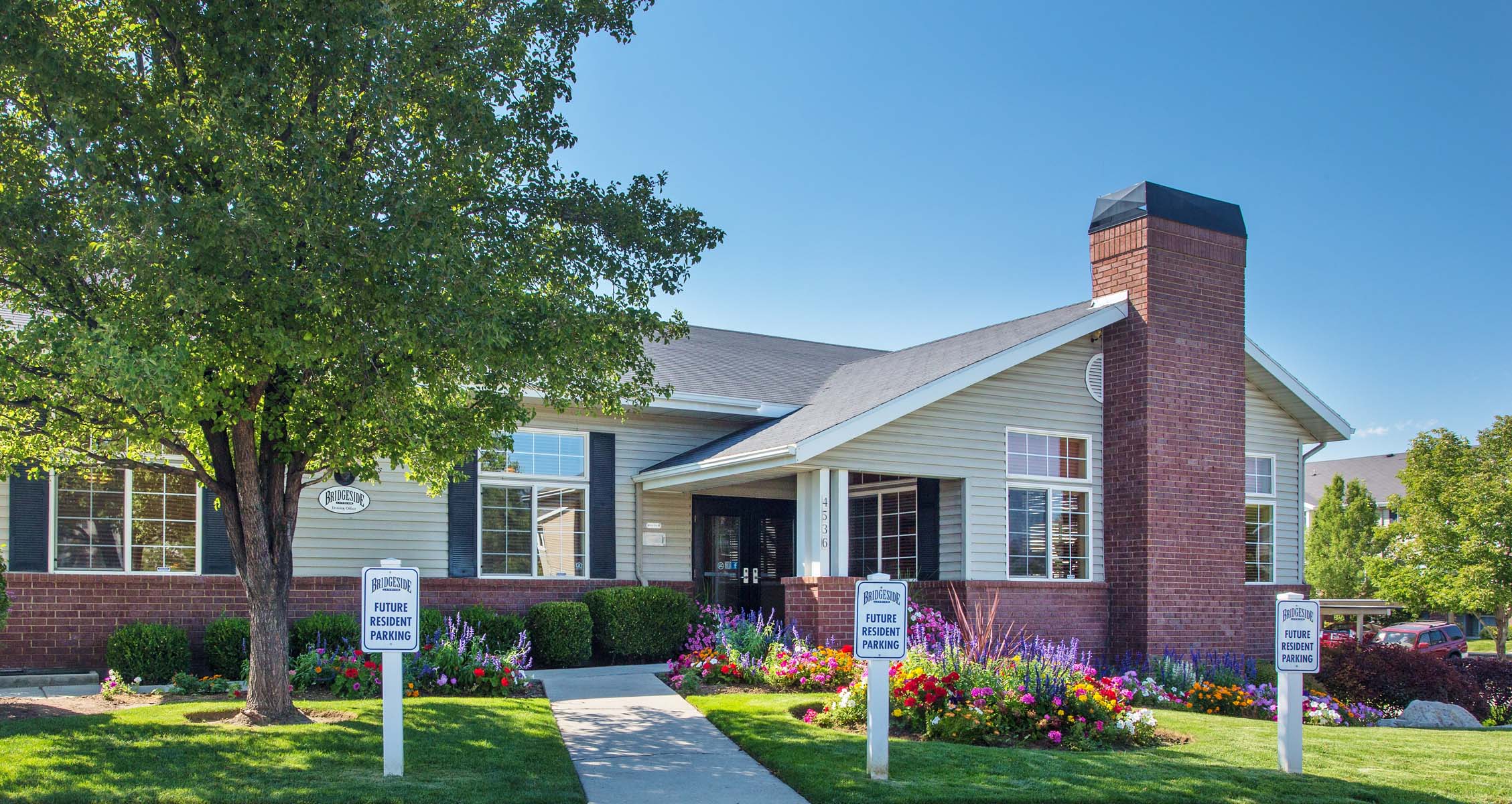 Bridgeside Landing Apartments in Taylorsville, UT