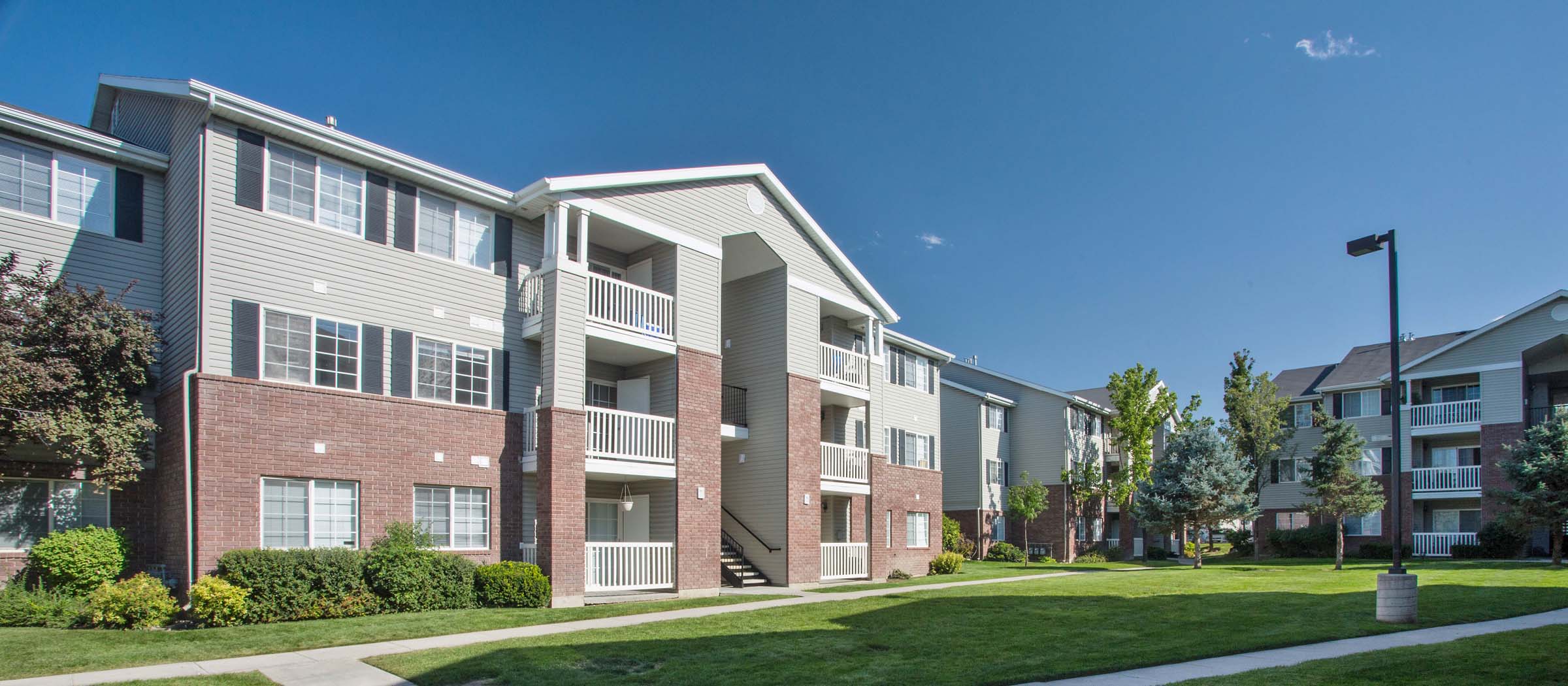 Bridgeside Landing Apartments in Taylorsville, UT