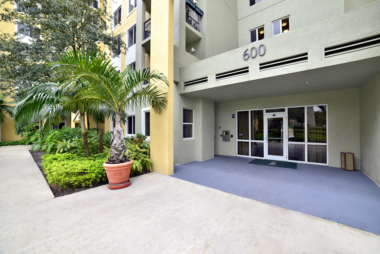 Tuscan Place Apartments in Miami, FL