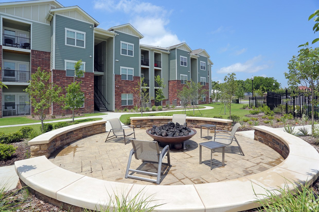 Photos and Video of Creekside Apartments in Broken Arrow, OK