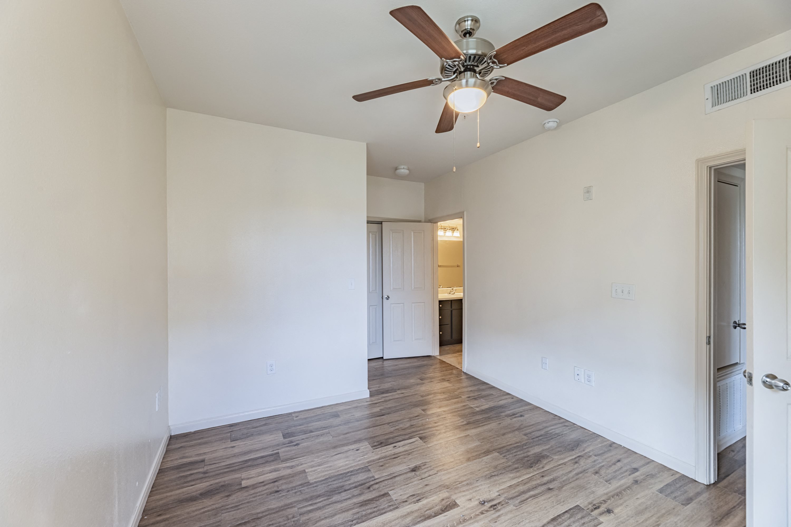 Gallery Photo 18