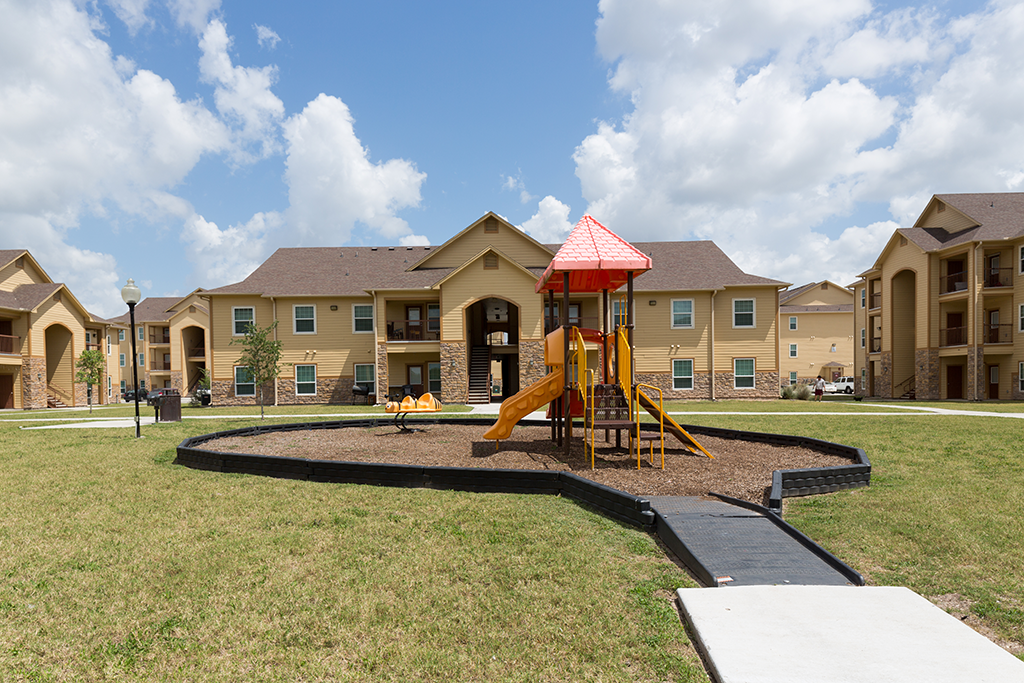 Photos and Video of Paseo Pointe Apartments in Los Fresnos, TX