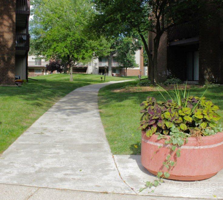 Vale Park Village Apartments in Valparaiso, IN