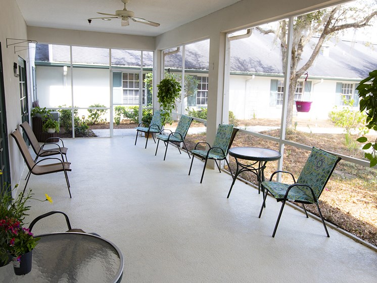 Outdoor Sitting Area at Savannah Court of Haines City, Haines City