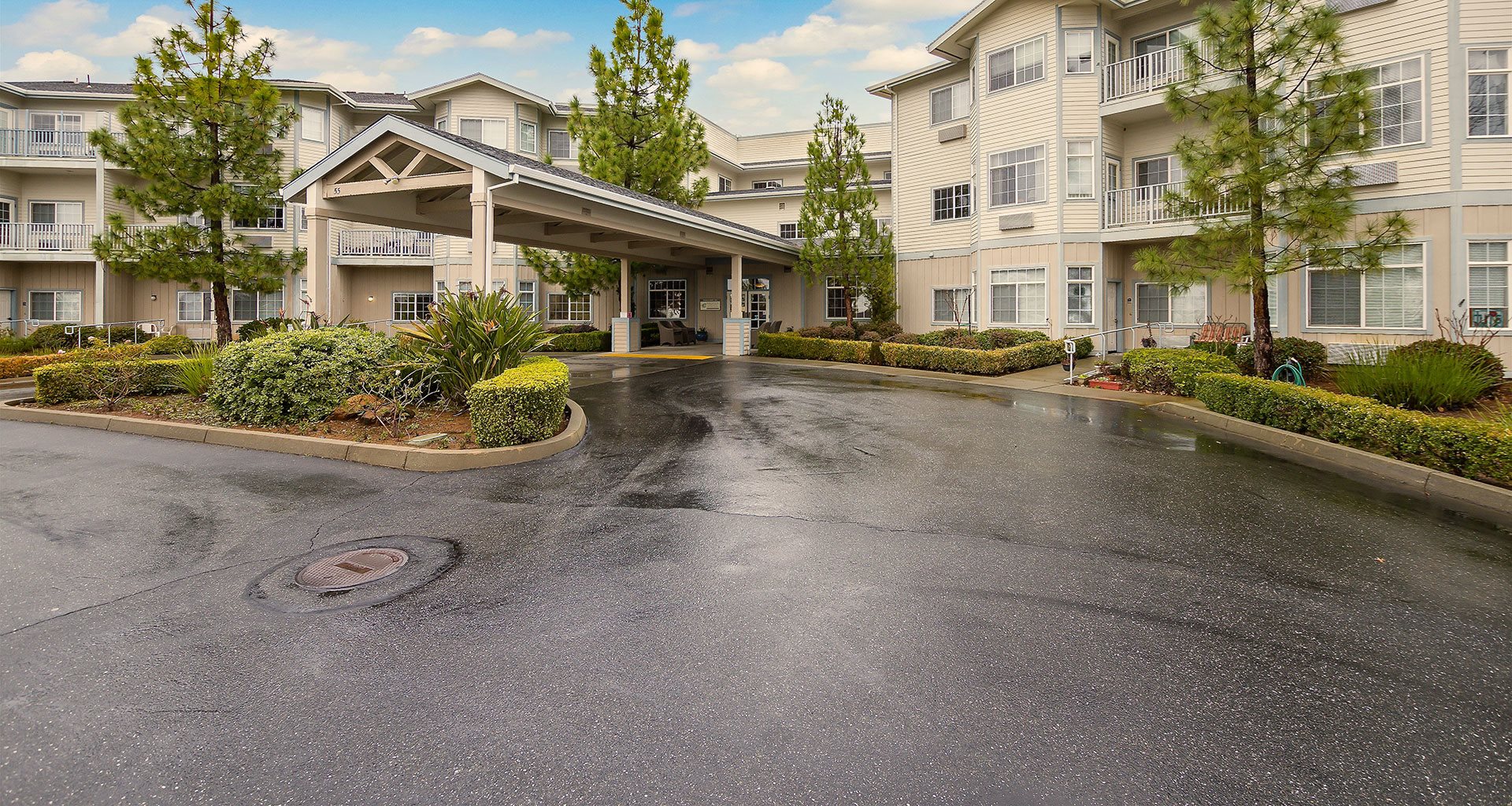 Exquisite Exterior at Pacifica Senior Living Country Crest, Oroville, CA