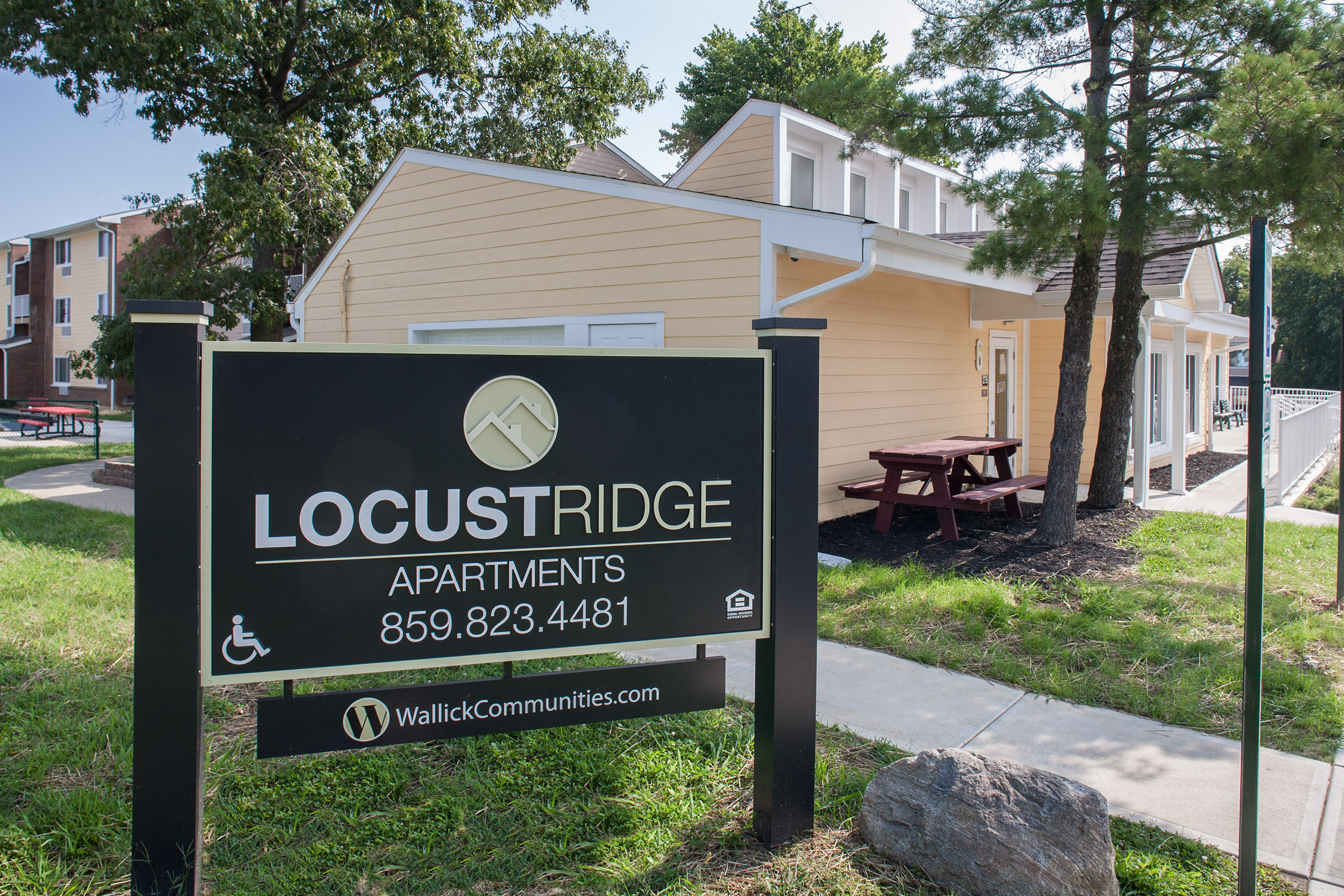 Locust Ridge Apartments in Dry Ridge, KY