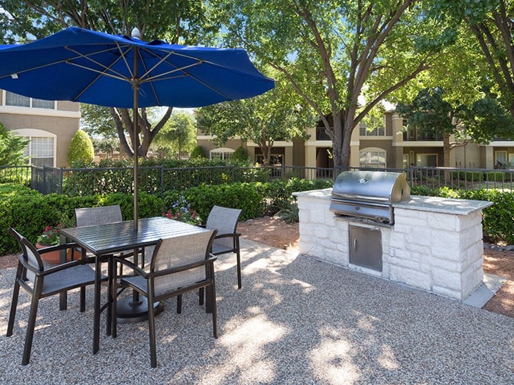 BBQ Grilling Area and Picnic Areas at Pool